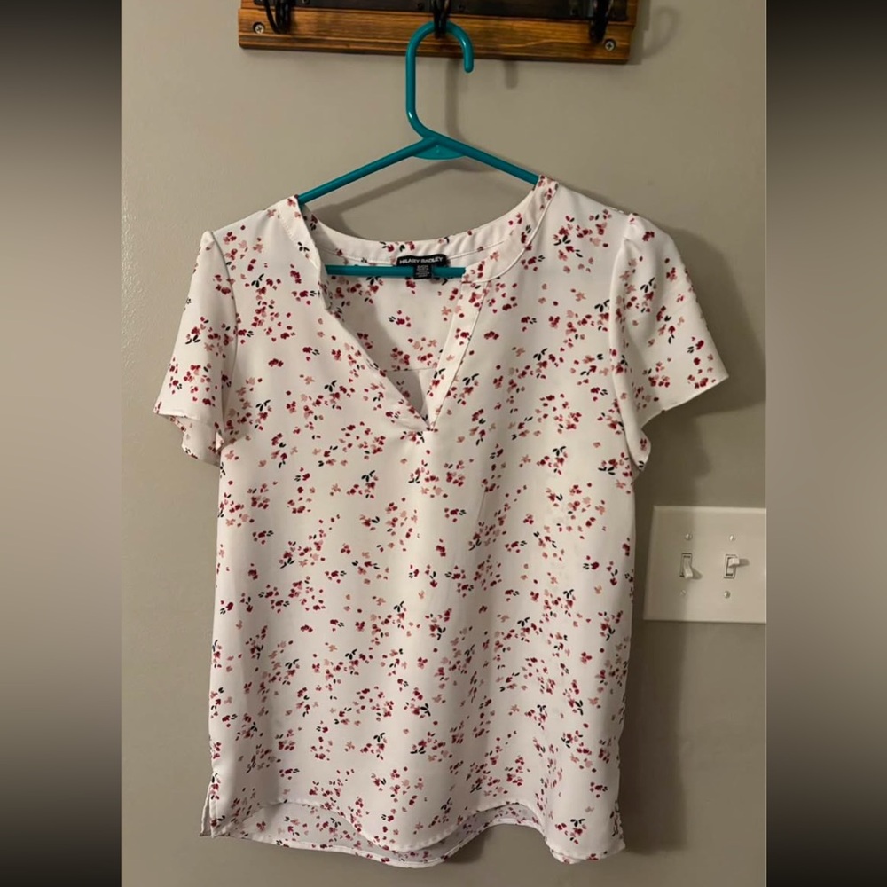 Hilary Radley White and Pink V-neck Blouse